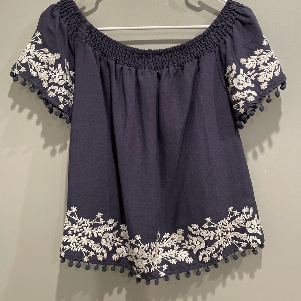 Blue rain blue and white top, nice embroidery detail, size small